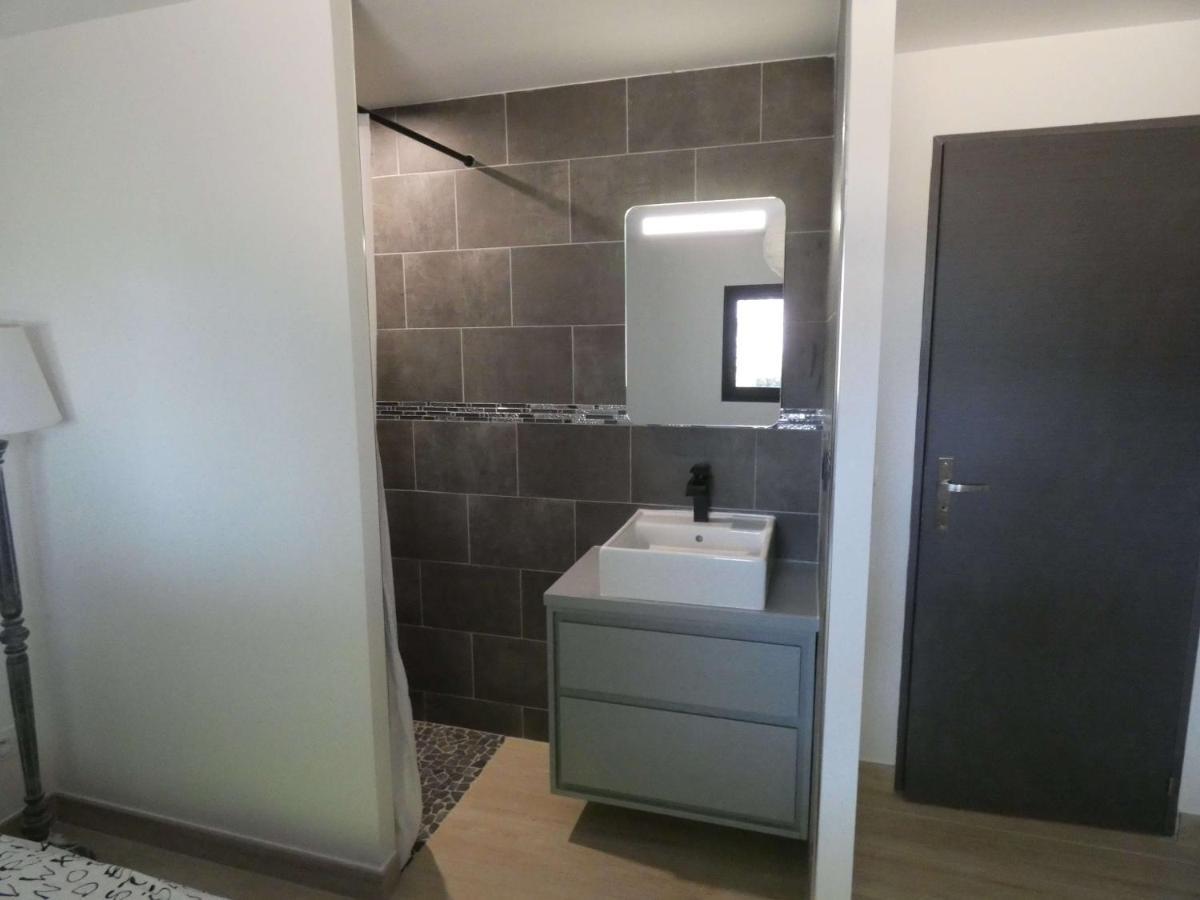 Proche Lac Du Salagou, Chambre Agreable Avec Salle D'Eau Et Wc Prive Lacoste  외부 사진