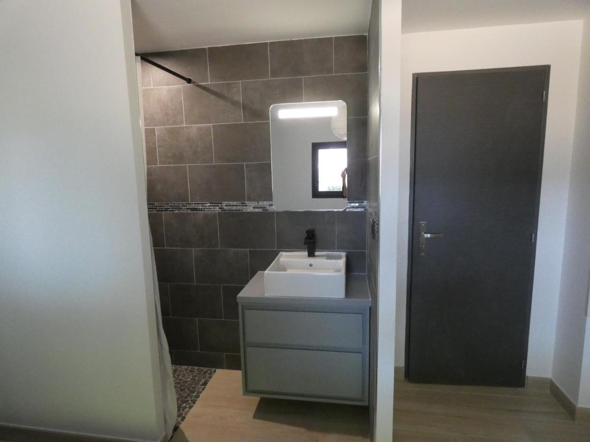 Proche Lac Du Salagou, Chambre Agreable Avec Salle D'Eau Et Wc Prive Lacoste  외부 사진